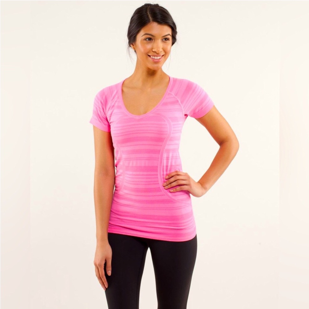 🌼Lululemon Run: Swiftly Tech Short Sleeve V Neck in Pinkelicious Size 4